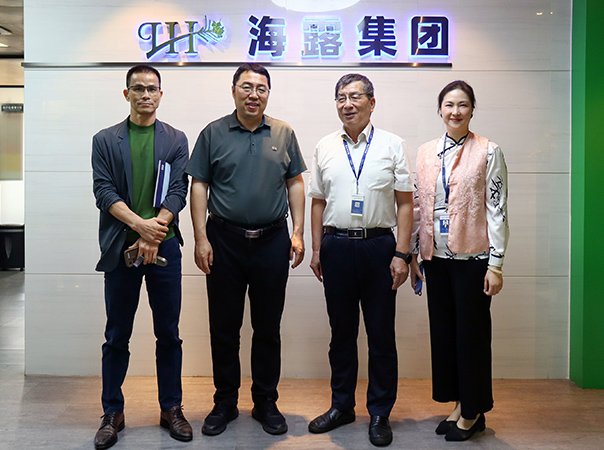 �й�ũ��Ժ��ϯ��ѧ�ҵ���װ���ι���ģʽ������̽ũ��Ʒ��ͨ���辶